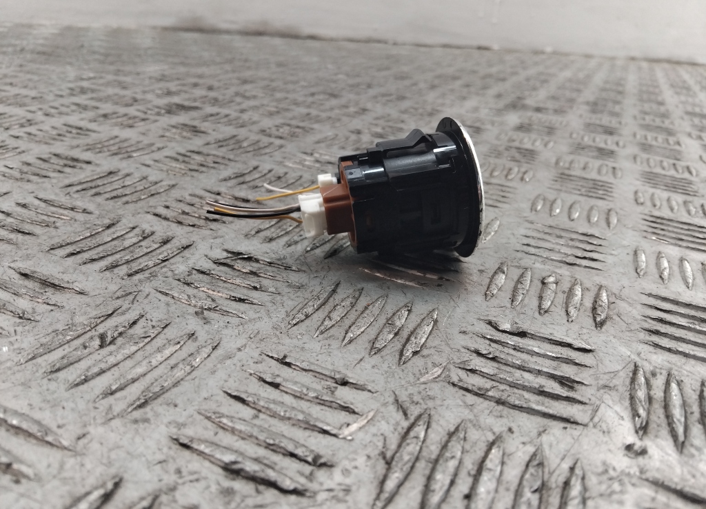 Кнопка запуска двигателя