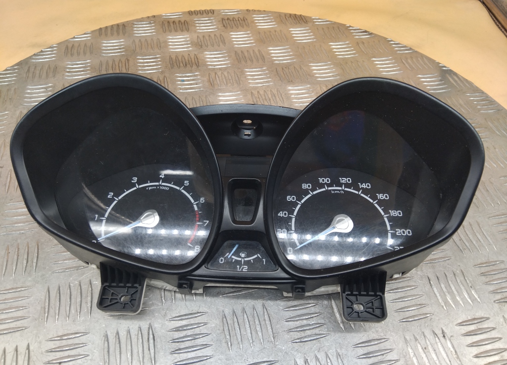 Панель приборов