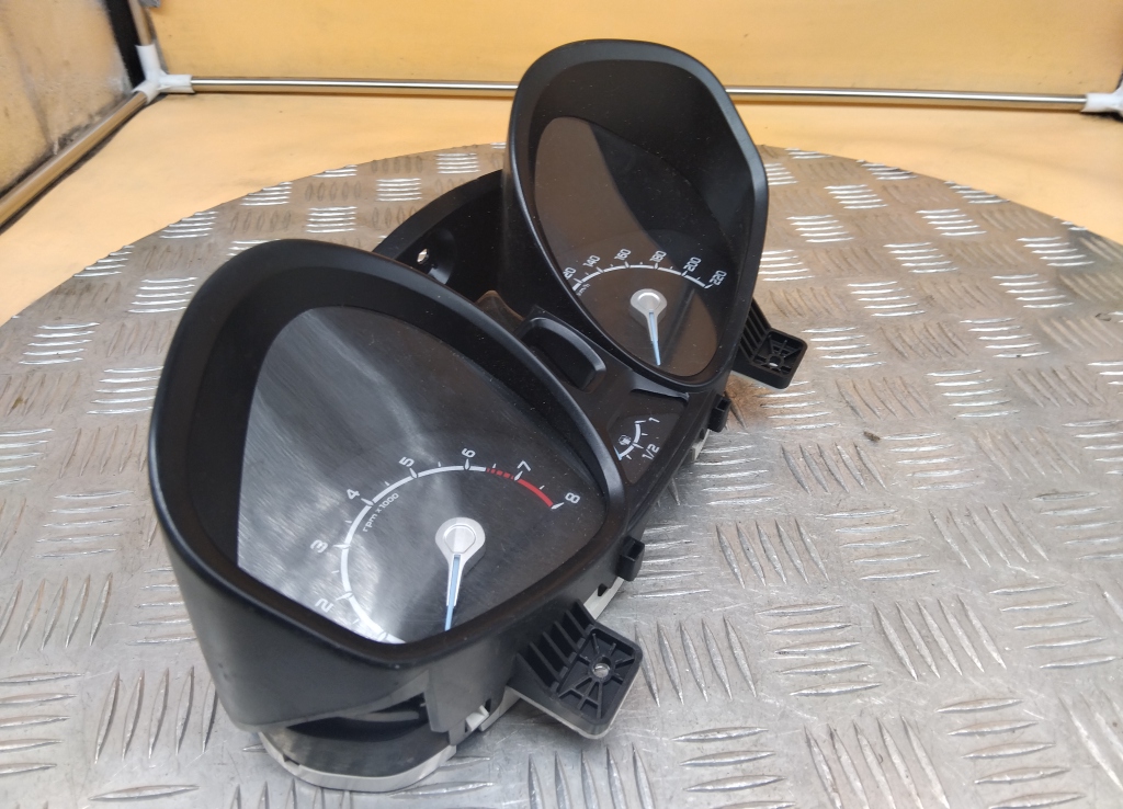 Панель приборов