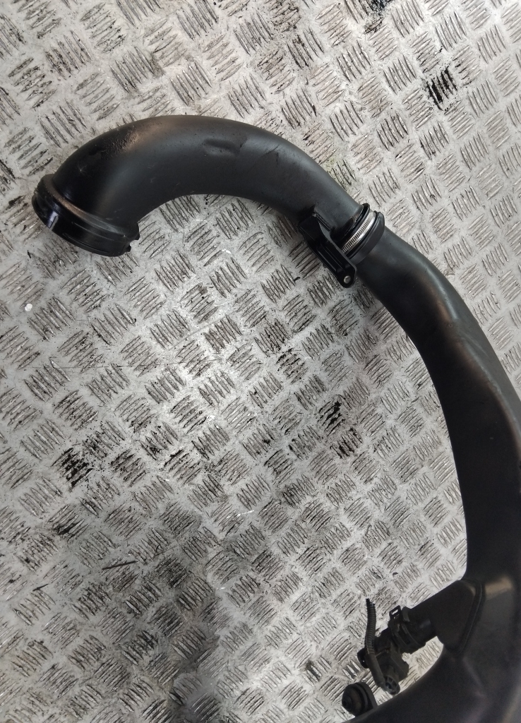 Патрубок воздушного фильтра