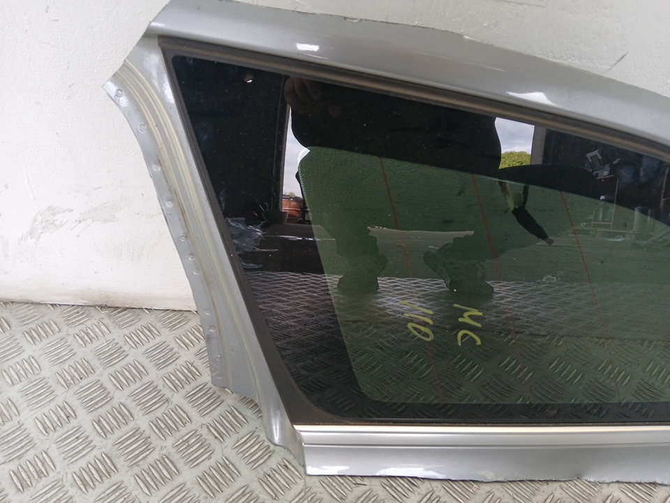 Стекло кузовное глухое левое