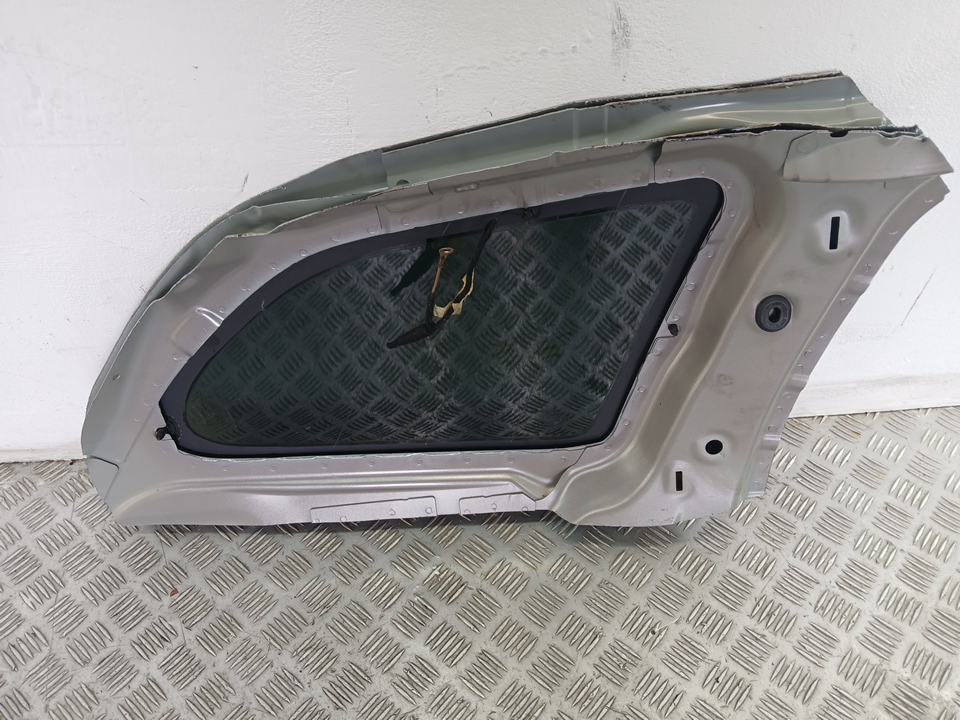 Стекло кузовное глухое левое