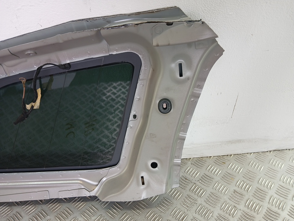 Стекло кузовное глухое левое