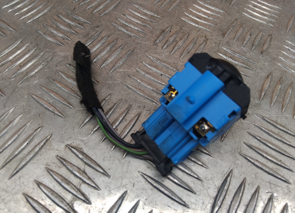 Кнопка корректора фар