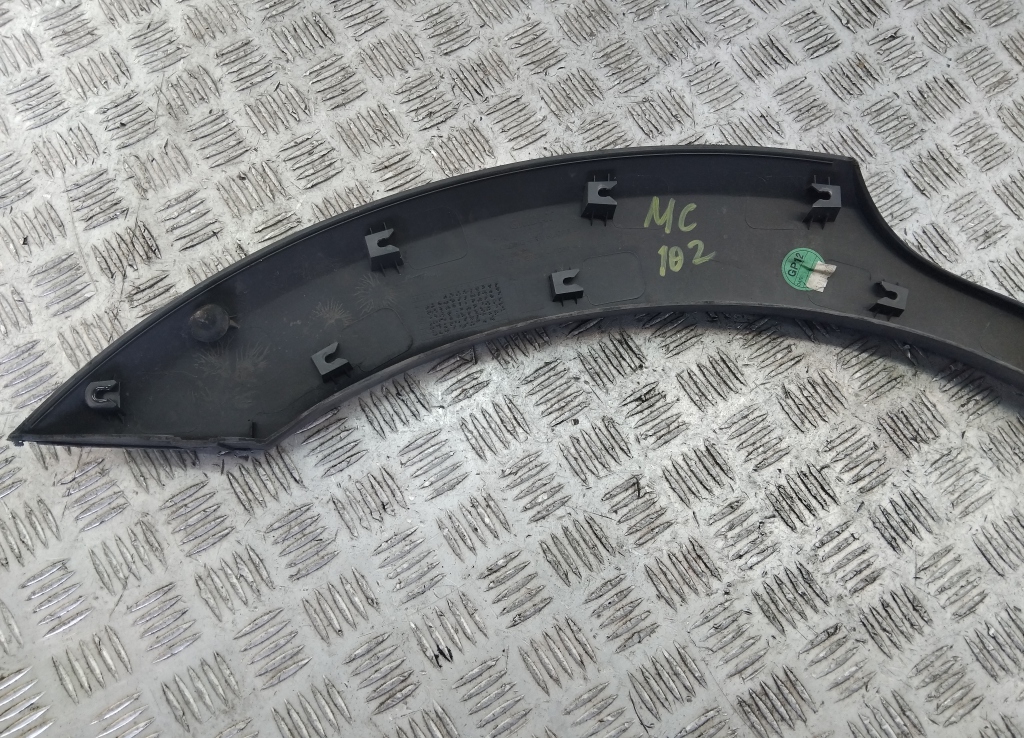 Накладка заднего крыла левого