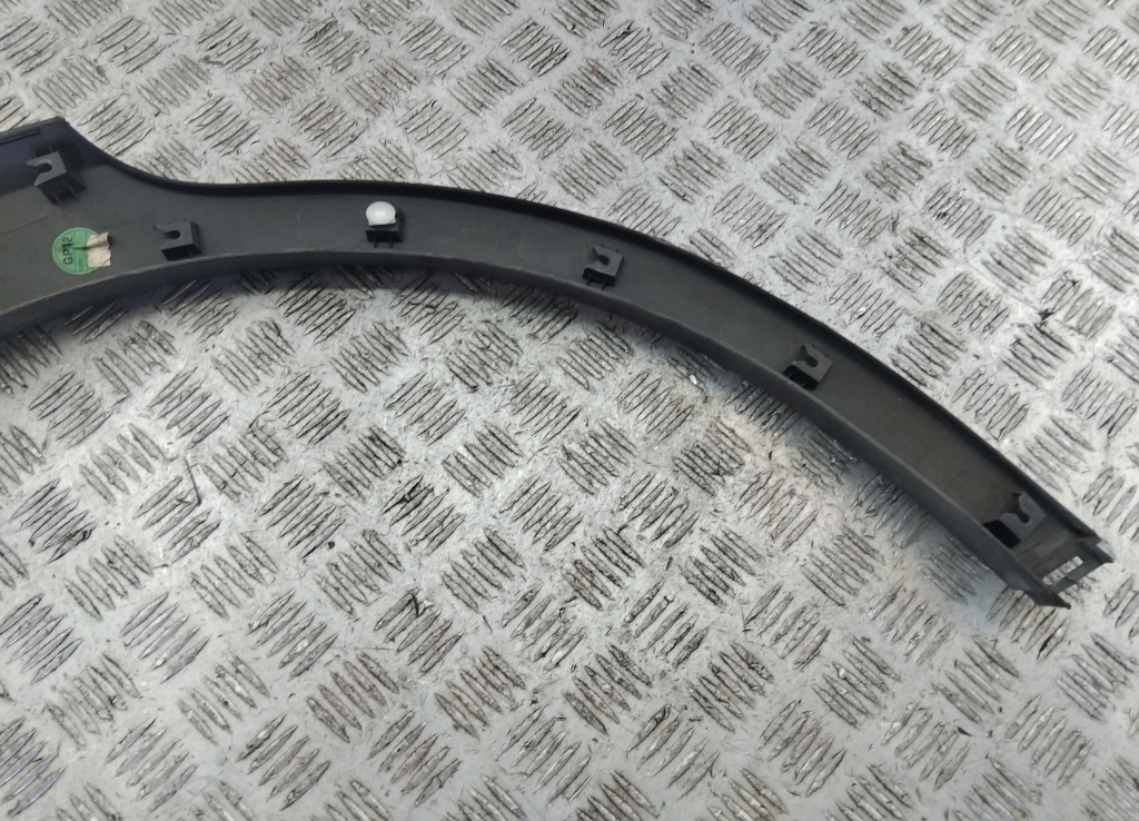 Накладка заднего крыла левого