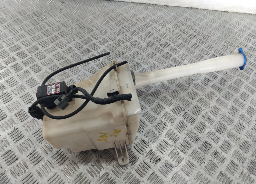 Бачок омывателя лобового стекла