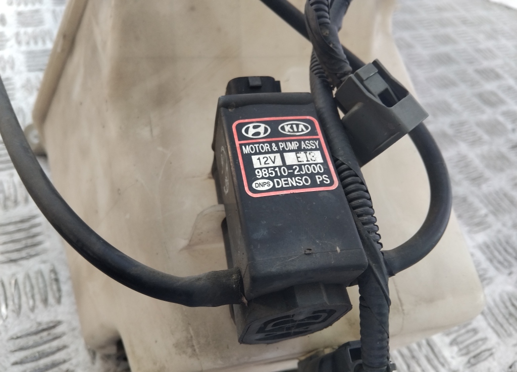 Бачок омывателя лобового стекла