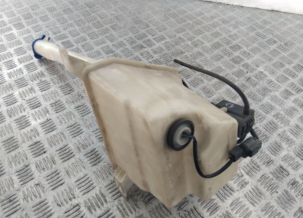 Бачок омывателя лобового стекла