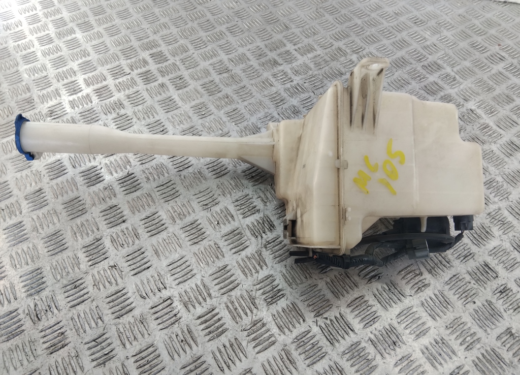 Бачок омывателя лобового стекла