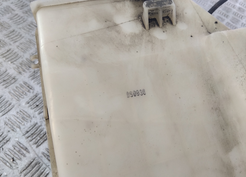 Бачок омывателя лобового стекла