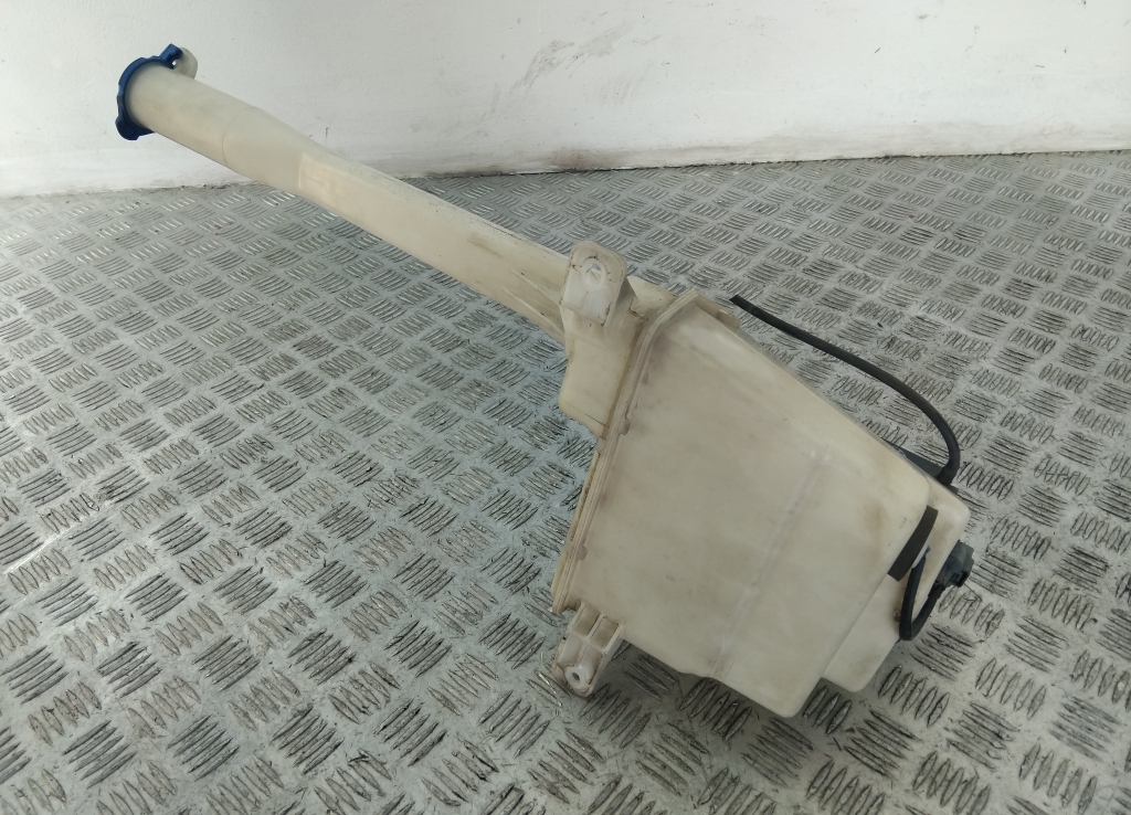 Бачок омывателя лобового стекла