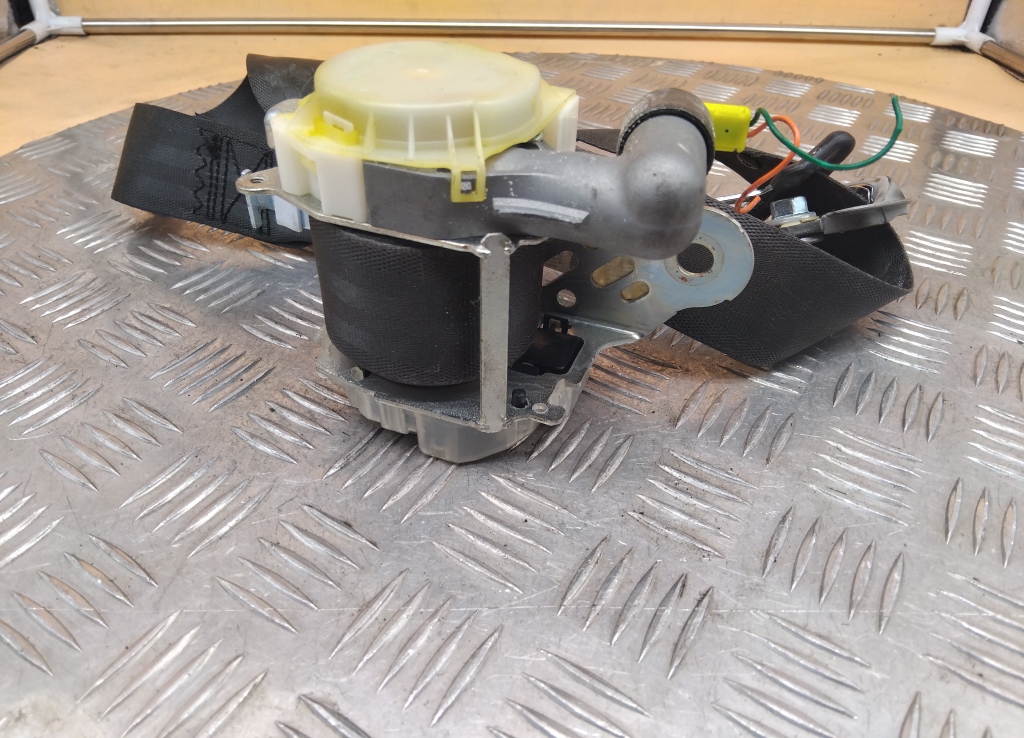 Ремень безопасности с пиропатроном