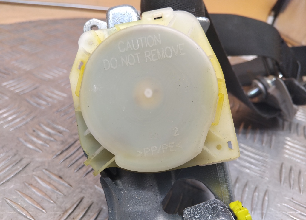 Ремень безопасности с пиропатроном