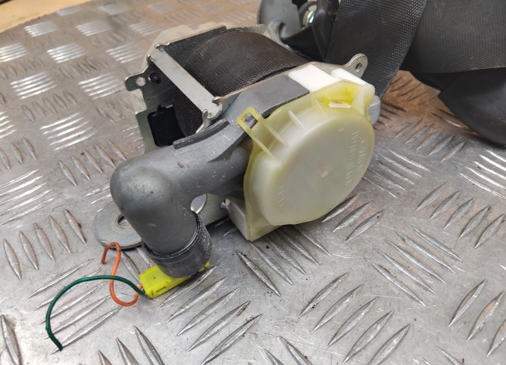 Ремень безопасности с пиропатроном