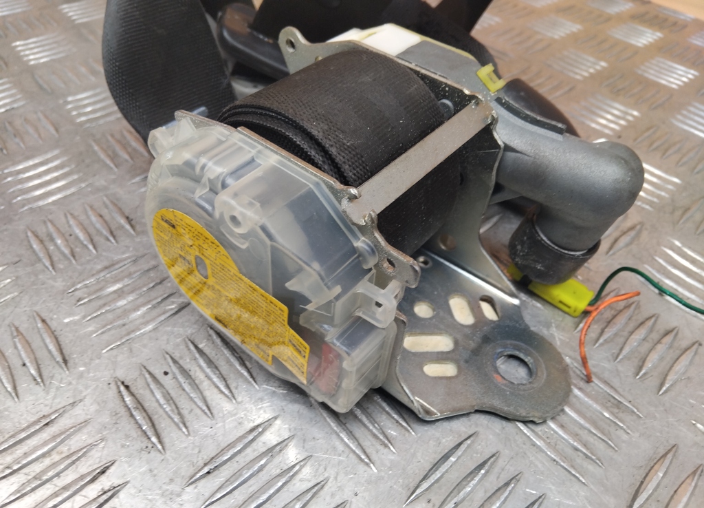 Ремень безопасности с пиропатроном