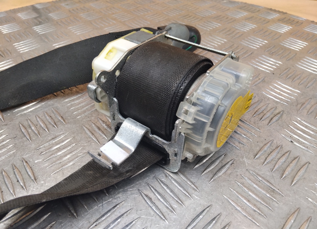 Ремень безопасности с пиропатроном