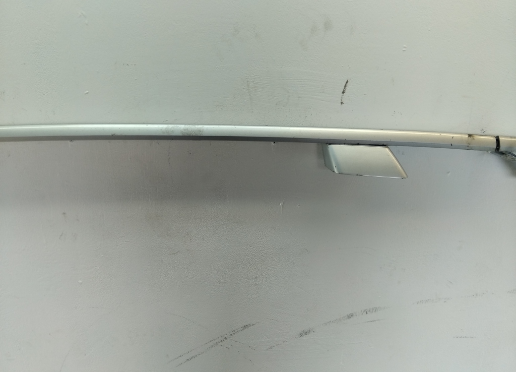 Рейлинг (релинг) левый (планка на крышу)