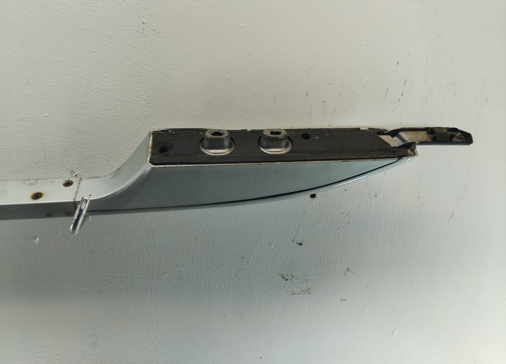 Рейлинг (релинг) левый (планка на крышу)