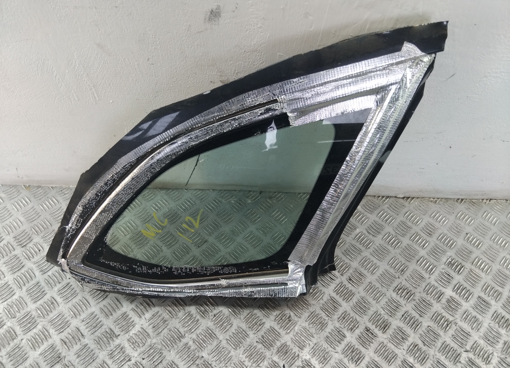 Стекло кузовное глухое правое