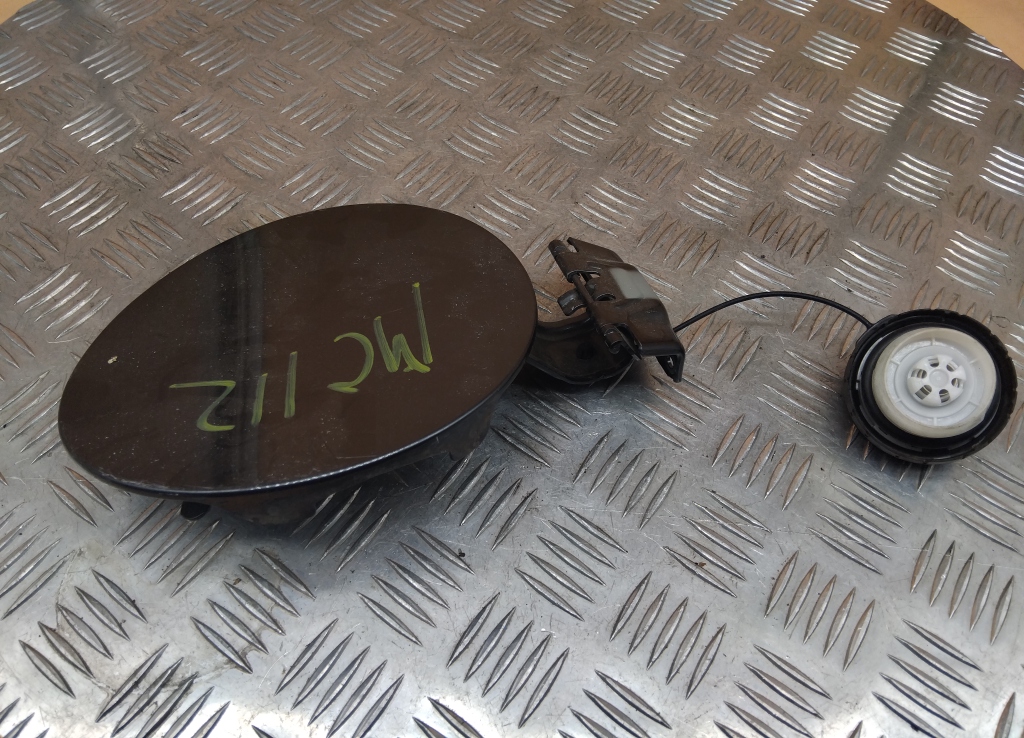 Лючок бензобака