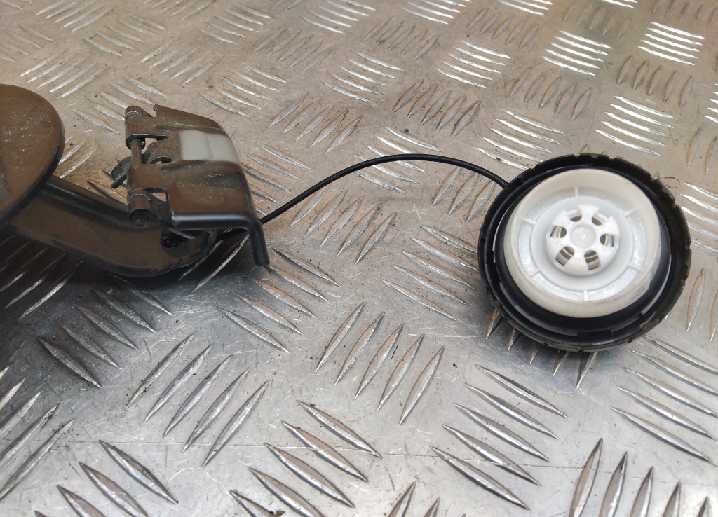 Лючок бензобака