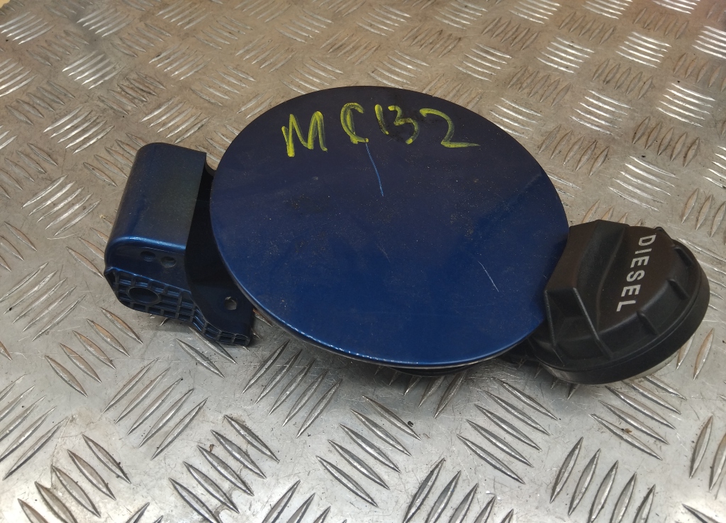 Лючок бензобака