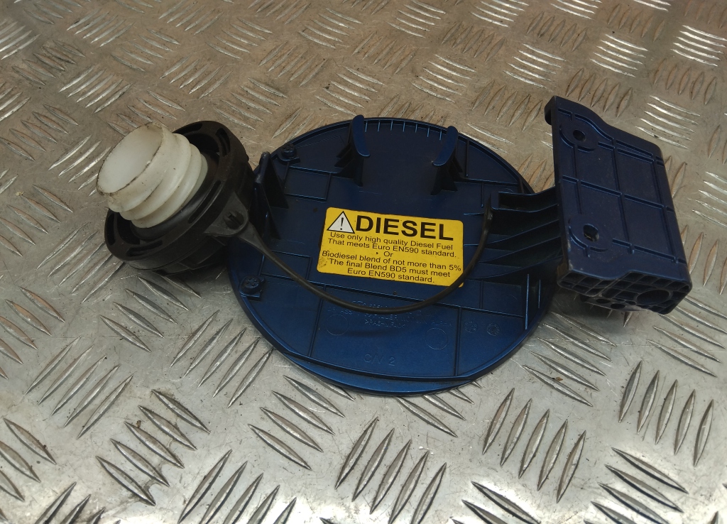 Лючок бензобака