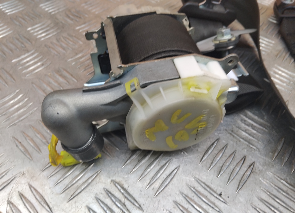 Ремень безопасности с пиропатроном