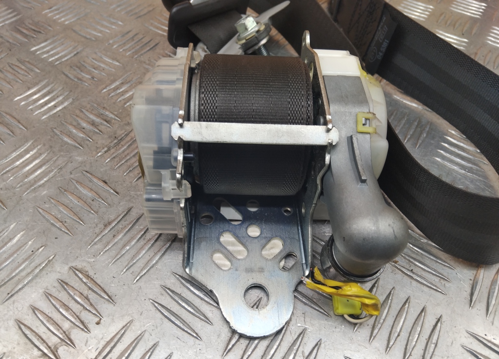 Ремень безопасности с пиропатроном