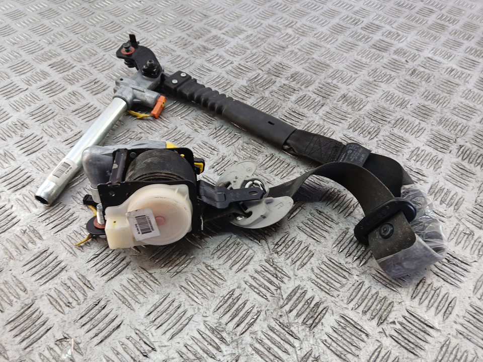 Ремень безопасности с пиропатроном