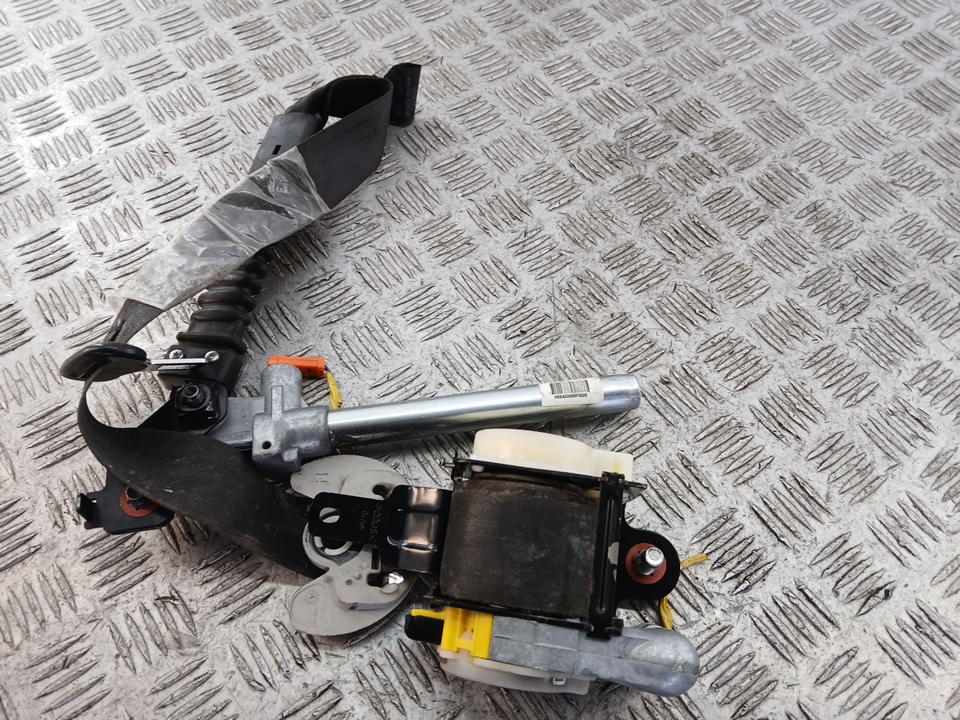 Ремень безопасности с пиропатроном