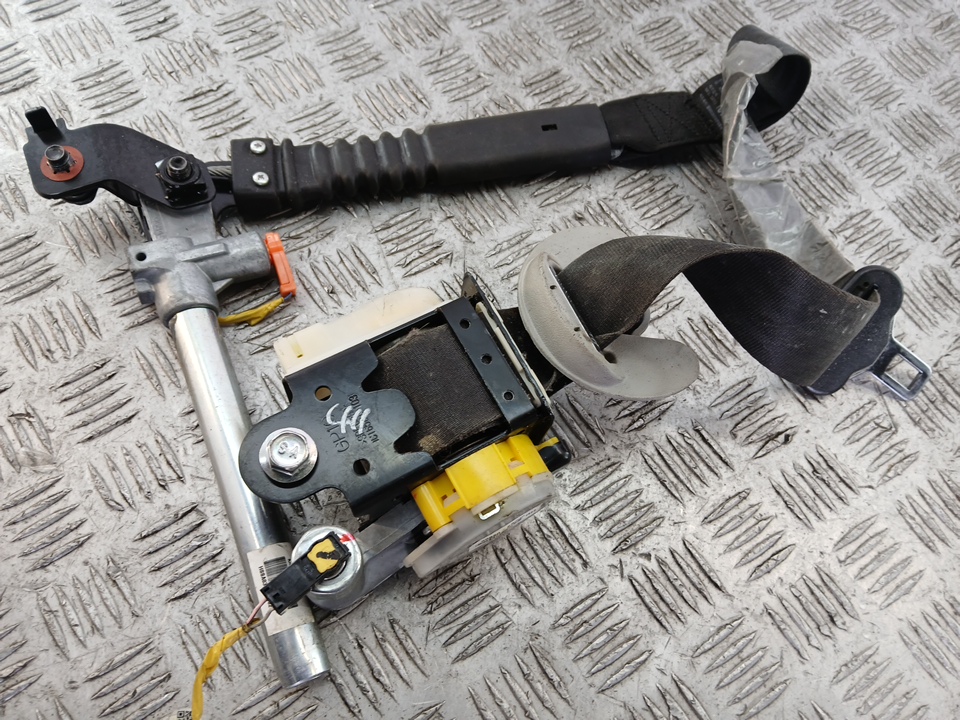 Ремень безопасности с пиропатроном