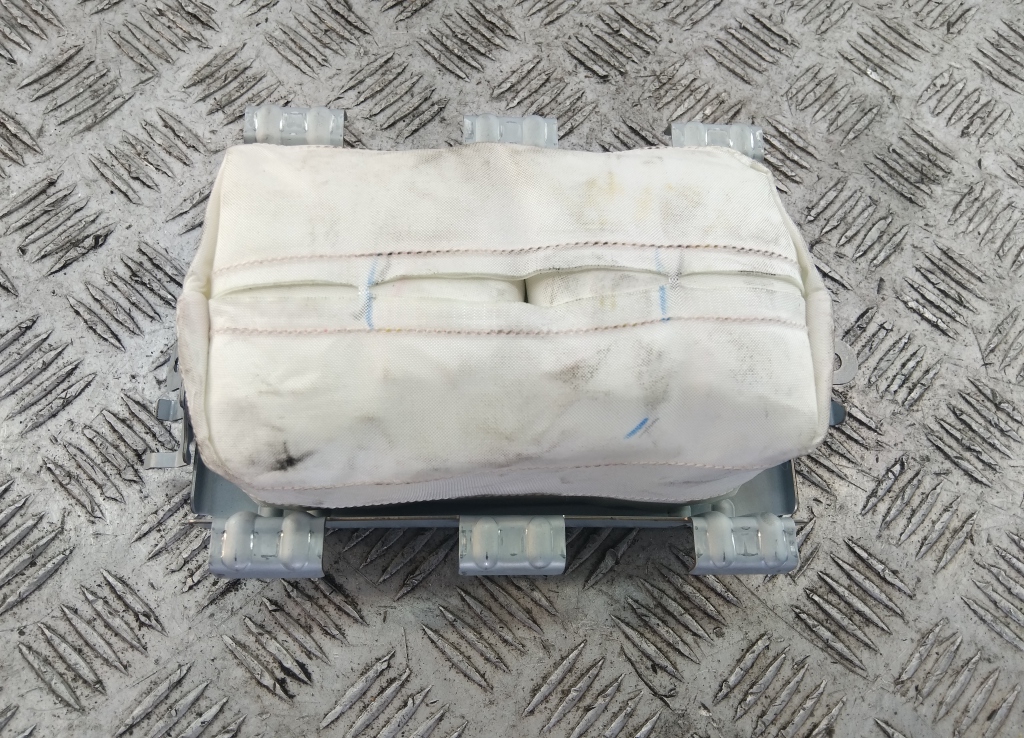 Подушка безопасности пассажирская (в торпедо)
