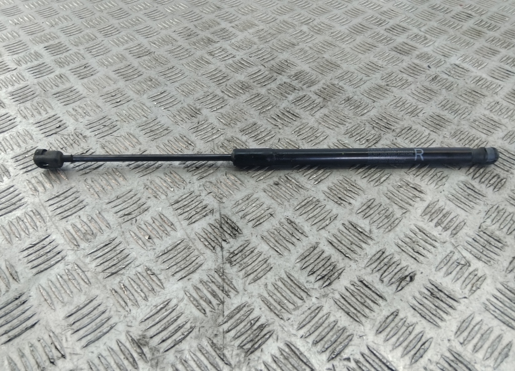 Амортизатор двери багажника