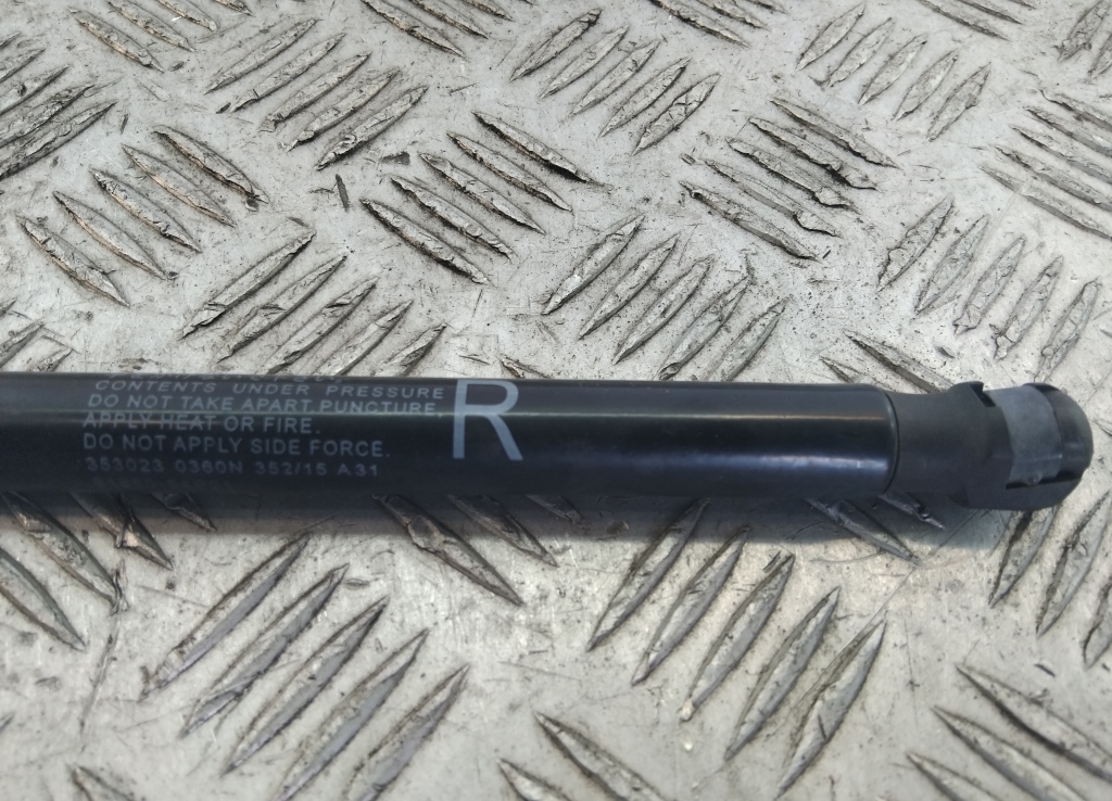 Амортизатор двери багажника