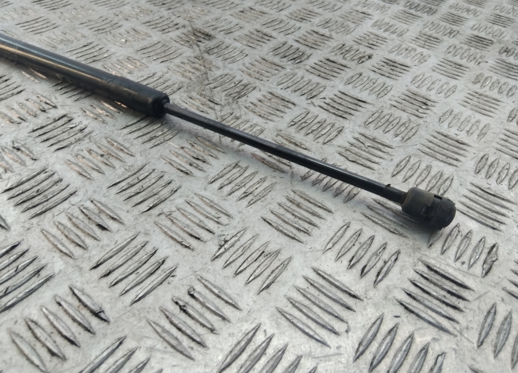 Амортизатор двери багажника