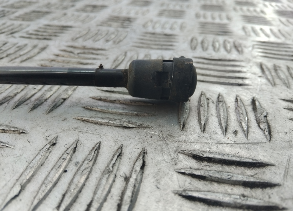 Амортизатор двери багажника