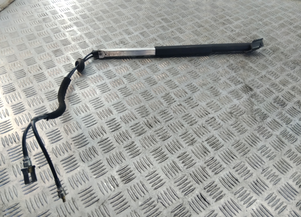 Амортизатор двери багажника