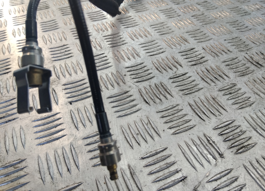 Амортизатор двери багажника