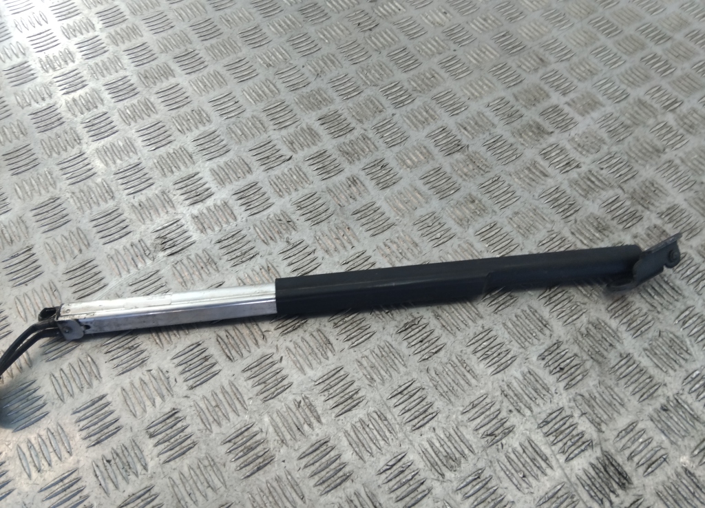 Амортизатор двери багажника