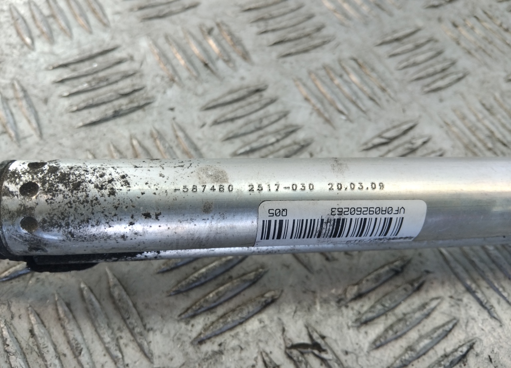 Амортизатор двери багажника