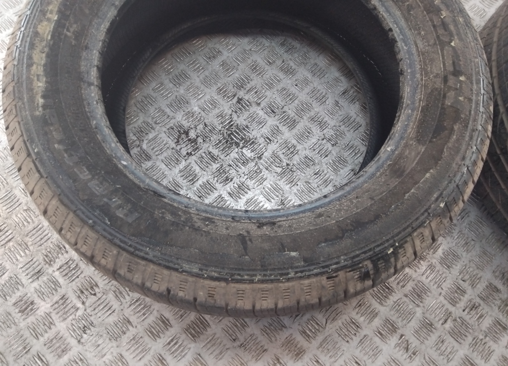 Шины комплект (2 шт.)