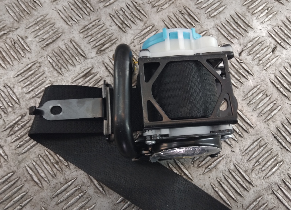 Ремень безопасности с пиропатроном