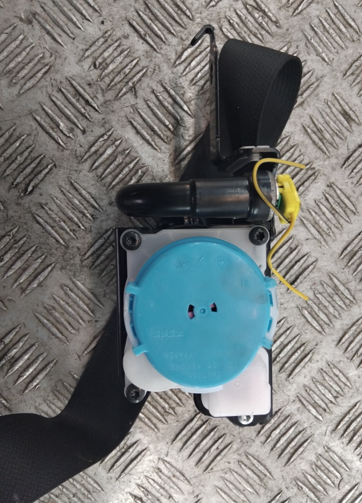 Ремень безопасности с пиропатроном