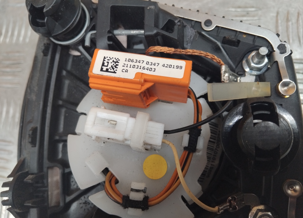 Подушка безопасности в рулевое колесо