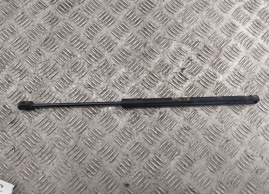 Амортизатор двери багажника