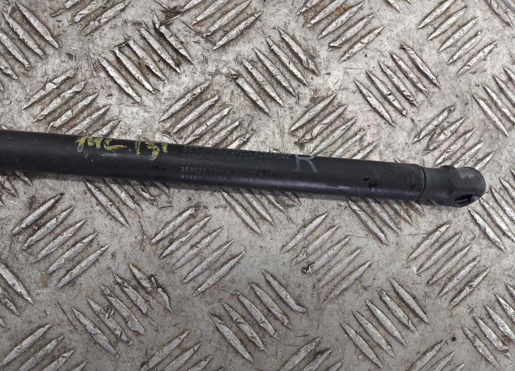 Амортизатор двери багажника