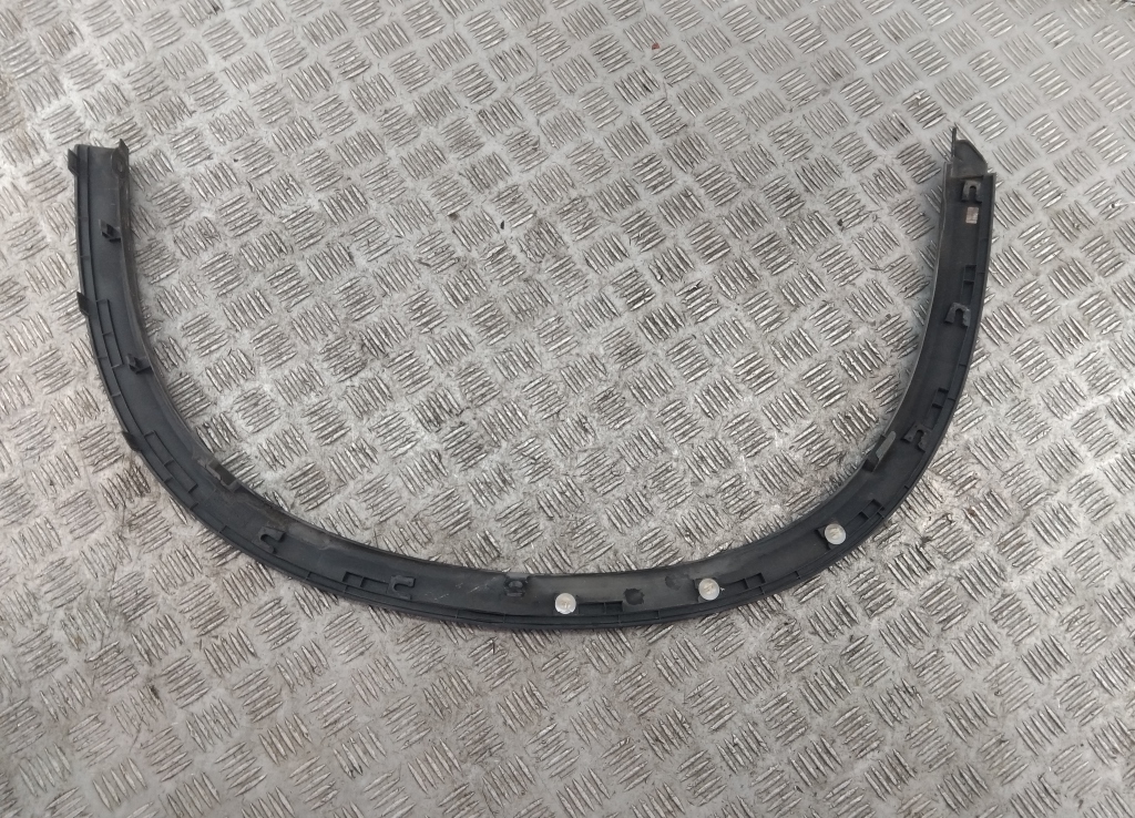 Накладка переднего крыла правого