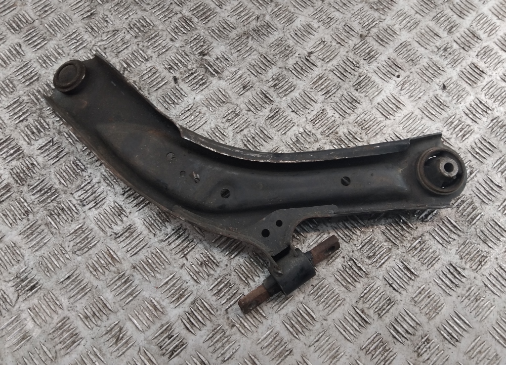 Рычаг передний левый